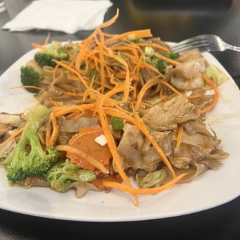 Yummy Thai - Pad See Ew - Thai Near Me - Saint Petersburg, Florida Yummy Thai - Pad See Ew - Thai Near Me - Saint Petersburg, Florida