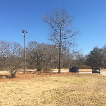 City Pond Park - Parking lot - Parks Near Me - Winder, Georgia