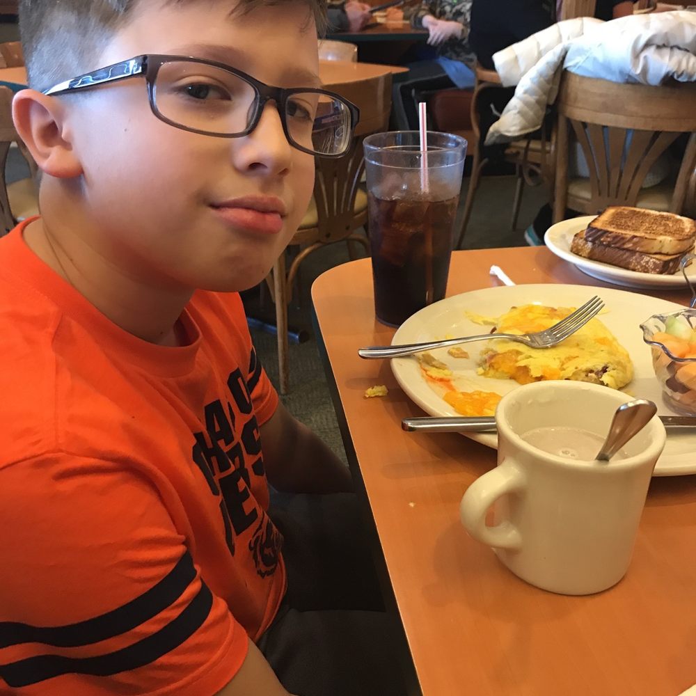 Apple Villa Cafe - Breakfast & Brunch Near Me - Batavia, Illinois