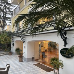 Grand Hotel La Favorita - Hotel Entry