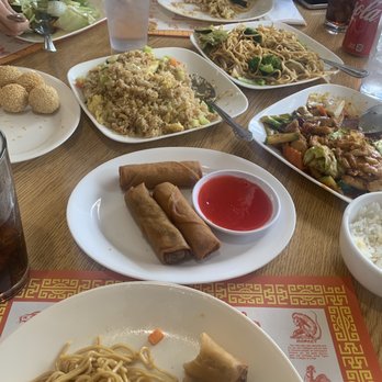 China Delight - Veggie fried rice, veggie chow mein, egg rolls, sesame balls, spicy chicken. - Chinese Near Me - Oakhurst, California