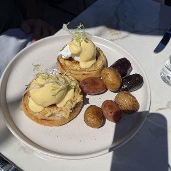 The Ellwood - Crab cake benedict - Breakfast & Brunch Near Me - Goleta, California The Ellwood - Crab cake benedict - Breakfast & Brunch Near Me - Goleta, California