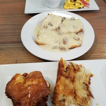 Staks Pancake Kitchen - Memphis - Chicken and biscuit, biscuits and gravy, salmon omelette and grits - American Near Me - Memphis, Tennessee