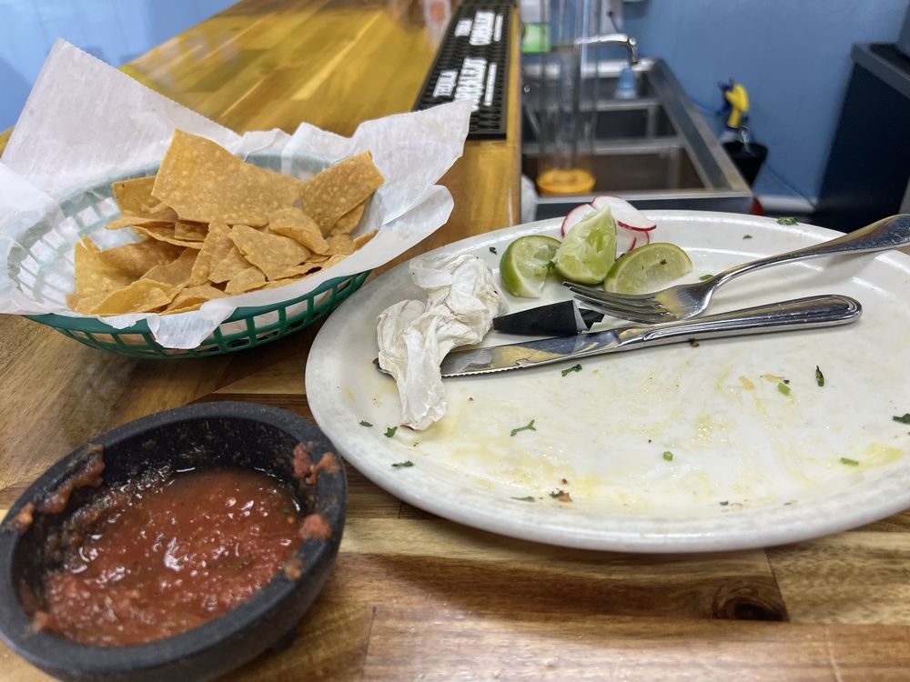 Taqueria Latinos Logo