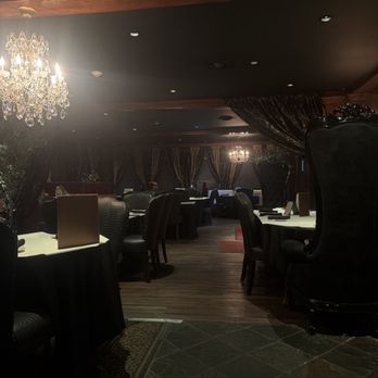 Enzo's Italian Restaurant - Enzo's Dining Room - Italian Near Me - Santa Paula, California Enzo's Italian Restaurant - Enzo's Dining Room - Italian Near Me - Santa Paula, California