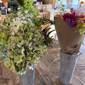8 Hands Farm - Flowers - Farms Near Me - Cutchogue, New York 8 Hands Farm - Flowers - Farms Near Me - Cutchogue, New York