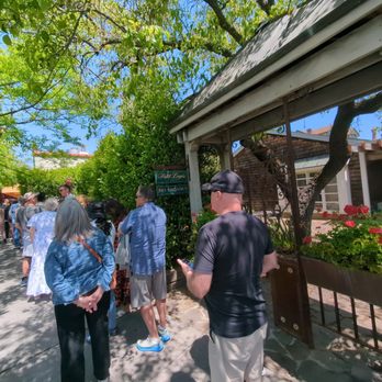 Bouchon Bakery - Long line on weekends - Bakeries Near Me - Yountville, California Bouchon Bakery - Long line on weekends - Bakeries Near Me - Yountville, California