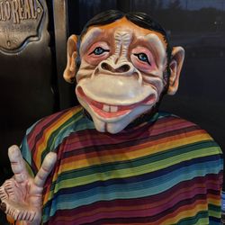 Pueblo Real Conneaut - Fun monkey statue for you to take a picture with