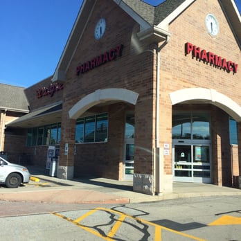 Walgreens - the front of a pharmacy store - Drugstores Near Me - Mundelein, Illinois