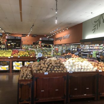 Ralphs - 12/2/21 produce dept, how neatly spaced & stacked - Grocery Near Me - Lakewood, California