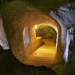 Eglise souterraine Saint-Jean - Stairs to the upper level: