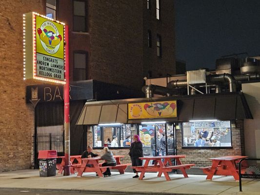 The Wiener's Circle by null