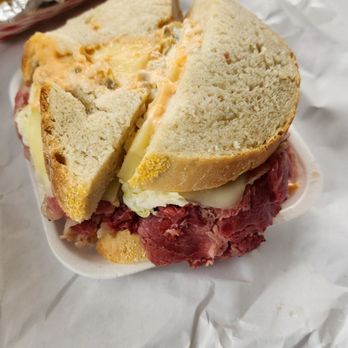 Bread Basket - Corned Beef and pastrami 17 oz - Delis Near Me - Livonia, Michigan