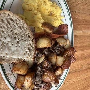 Sunshine Cafe - Bacon & eggs with truffle potatoes & mushrooms - Cafes Near Me - Napa, California Sunshine Cafe - Bacon & eggs with truffle potatoes & mushrooms - Cafes Near Me - Napa, California