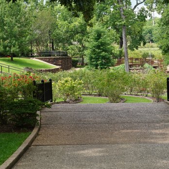Tyler Rose Garden Center - Parks Near Me - Tyler, Texas Tyler Rose Garden Center - Parks Near Me - Tyler, Texas
