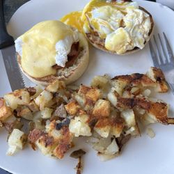 College Hill Cafe - Benedict-I had asked for light hollandaise