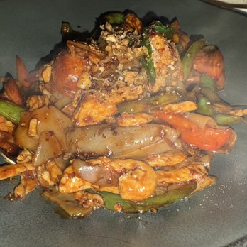 Sakhuu Thai - Amazing Pad Kee Mow. With chicken. Delicious. - Soup Near Me - Flower Mound, Texas Sakhuu Thai - Amazing Pad Kee Mow. With chicken. Delicious. - Soup Near Me - Flower Mound, Texas