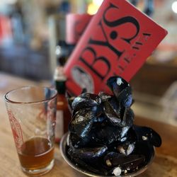 Toby's Tavern - Mussels. Soooo good. Steamed Penn Cove Mussels. Sooooo good.