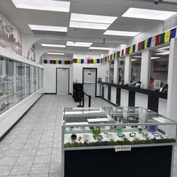 Everest Dispensary - Sale floor
