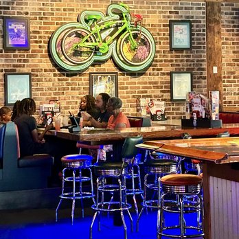 Bubba's 33 - Inside decor - Salad Near Me - Katy, Texas