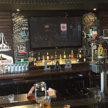 LA Burger - Full service bar now! all local crafts beer I love how they are supporting local business & I support any up and coming great - Burgers Near Me - Richardson, Texas