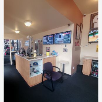 Grease Monkey - Our clean and comfortable waiting area with tv, drinks and snacks. - Oil Change Stations Near Me - Seattle, Washington Grease Monkey - Our clean and comfortable waiting area with tv, drinks and snacks. - Oil Change Stations Near Me - Seattle, Washington