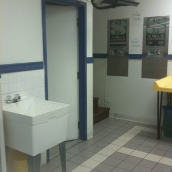TapWash Laundry - Change machines, a clean single restroom, a washbasin and two TV sets are among the handy features. - Laundromat Near Me - Chicago, Illinois