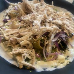 The Green Corner - Chilaquiles con pollo deshebrado