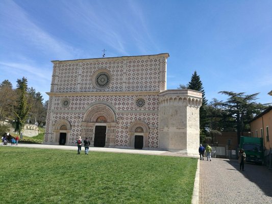 Basilica di Santa Maria di Collemaggio by null