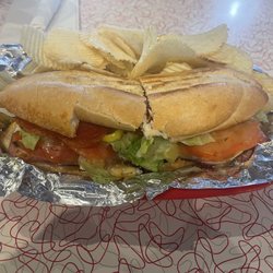 Jukebox Pizza - Italin sub with chips and pickle