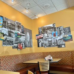 Arni's Restaurant - Dining room