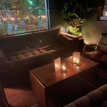 Teddy's - Inside - Cocktail Bars Near Me - Austin, Texas