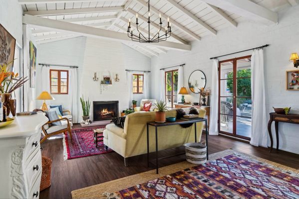 Poolside Realty by null