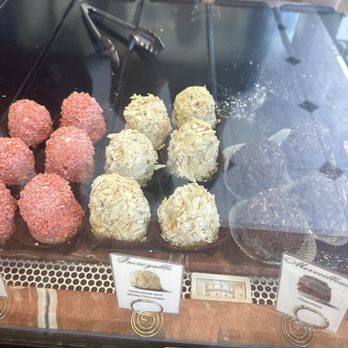 Aux Merveilleux De Fred - Desserts Near Me - New York, New York Aux Merveilleux De Fred - Desserts Near Me - New York, New York