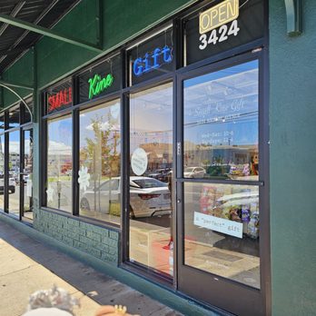 Small Kine Gift - Outside - Bookstores Near Me - Honolulu, Hawaii