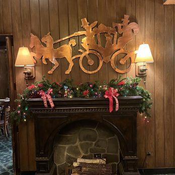 Hackney's On Lake - Cozy Christmas decorations - Burgers Near Me - Glenview, Illinois