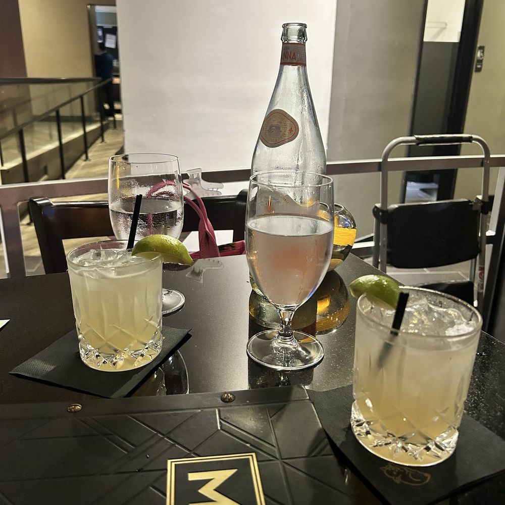Morton's The Steakhouse - Margaritas and still please - Steakhouses Near Me - Jacksonville, Florida