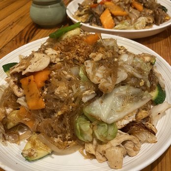 Little Plearn Thai Kitchen - Garlic Noodle - Thai Near Me - Berkeley, California Little Plearn Thai Kitchen - Garlic Noodle - Thai Near Me - Berkeley, California