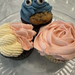 Chu on Sweets - Red velvet Cookie Monster, chocolate and vanilla cupcake with buttercream!