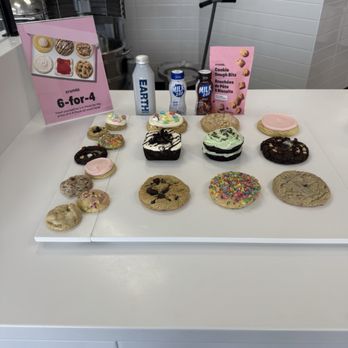 Crumbl - Woodbridge - Bakeries Near Me - Vaughan, Ontario Crumbl - Woodbridge - Bakeries Near Me - Vaughan, Ontario