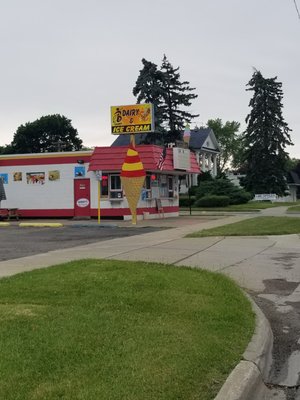 Bee Queen Dairy & Grill by null