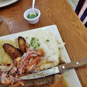 Bakery Bread & Grill - Ordered no salad and no tomatoes on a dish that has rice not porridge. With grilled meat, not frozen dinner microwaved meat. - Latin American Near Me - Fairfax, Virginia