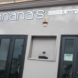Banana's - Insegna del locale