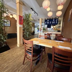 Izakaya Raku - Sushi and Ramen