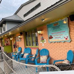 Captain John's Restaurant & Tiki Bar - Front