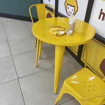 Happy Lemon - Cute tables outside to sit - Bubble Tea Near Me - Richmond, California Happy Lemon - Cute tables outside to sit - Bubble Tea Near Me - Richmond, California