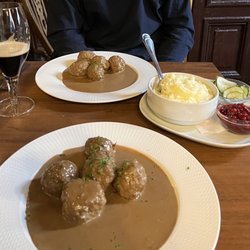 Restaurang Bullen - Single plates of veal meatballs, comes with sides shown.