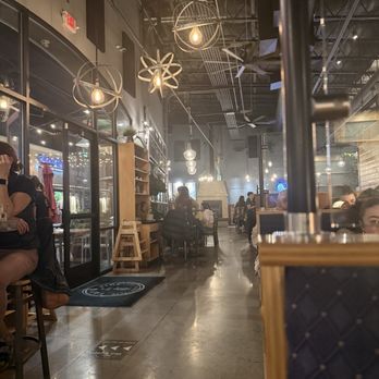 Tap & Vine at 559 - interior - Gastropubs Near Me - Medford, Oregon