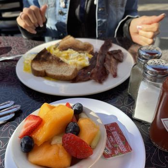 Busy Bee Cafe - Fruit bowl, eggs and bacon - Diners Near Me - Ventura, California Busy Bee Cafe - Fruit bowl, eggs and bacon - Diners Near Me - Ventura, California