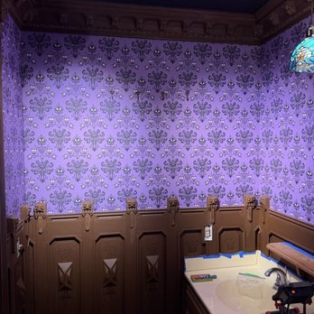 Wallpapering by Alex - Note the detailed cuts around the lower wood work and matching the patterns as it comes around the corners. Everything absolutely perfect. - Wallpapering Near Me - Los Angeles, California Wallpapering by Alex - Note the detailed cuts around the lower wood work and matching the patterns as it comes around the corners. Everything absolutely perfect. - Wallpapering Near Me - Los Angeles, California
